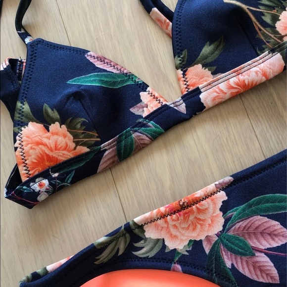 Triangl Delilah Nero XS Bikini Set - Picture 2 of 7